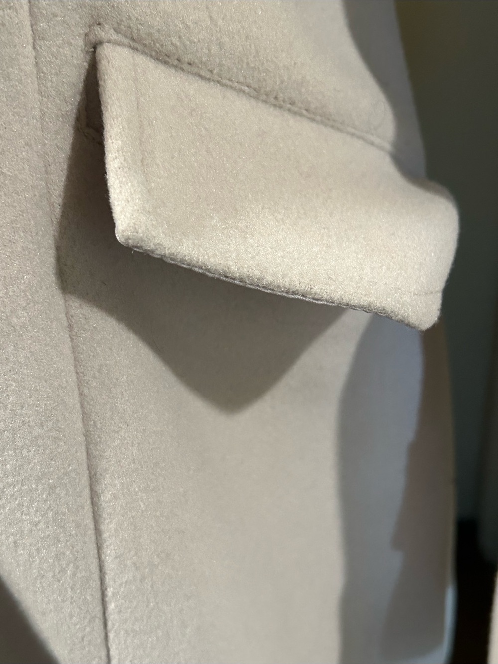 Tailored Cream Trench Coat with Luxe Faux Fur Collar - Picture 8 of 8